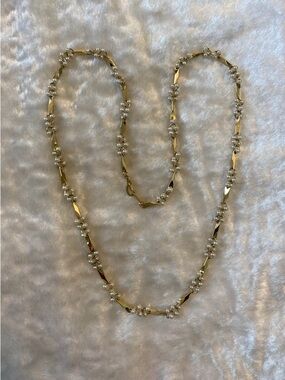 🍀VTG Gold and Pearl Station Necklace